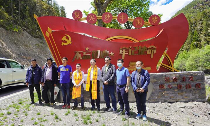 尊龙凯时集团党委书记、董事长任丁率队赴麻格同村推进对口帮扶工作